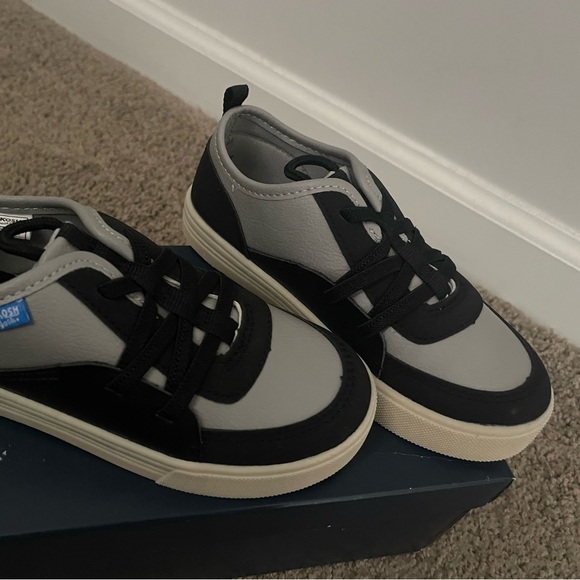 Oshkosh shoes toddler - Picture 2 of 5